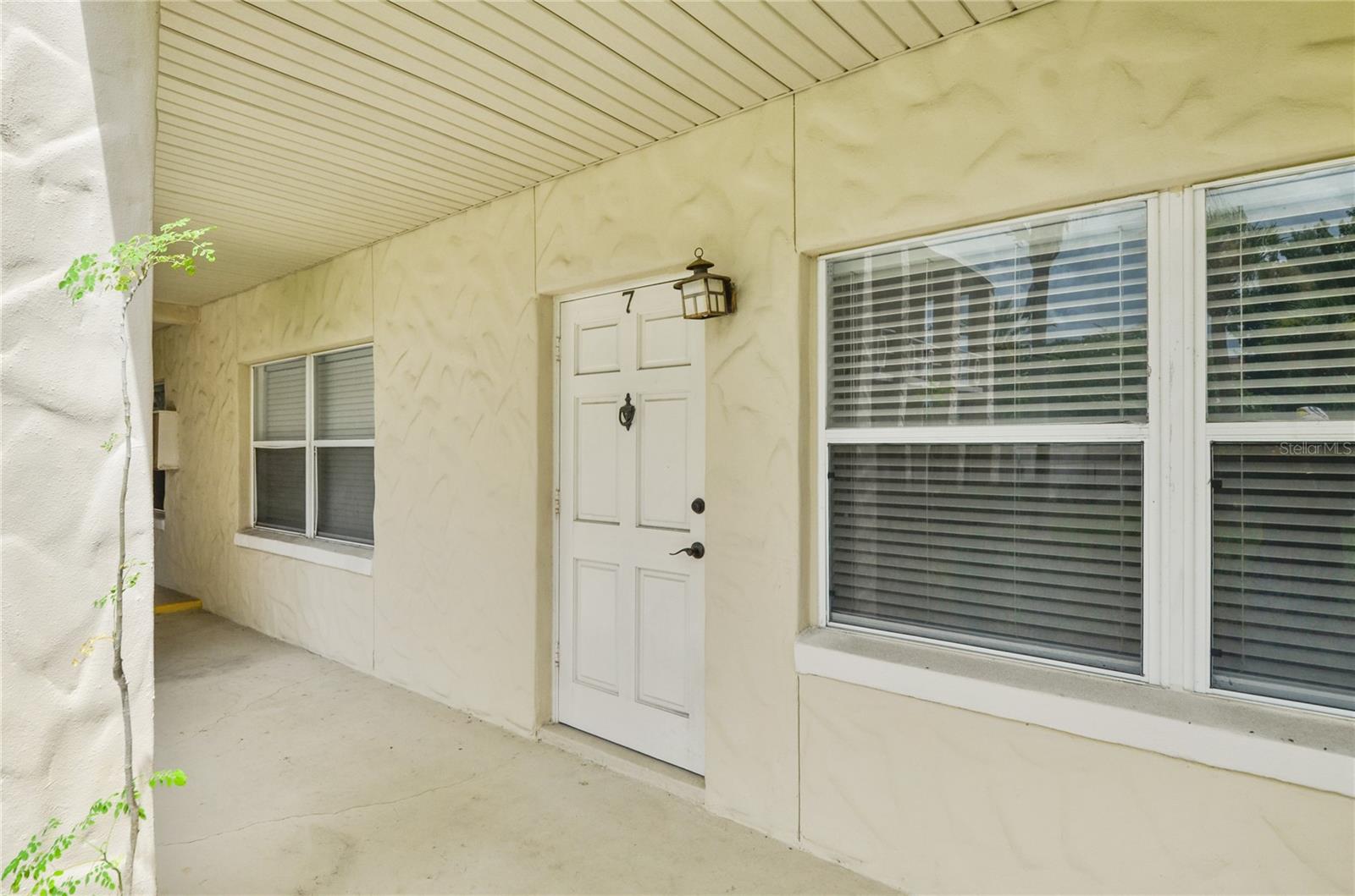 HAMPSHIRE/LK IVANHOE CONDO - Residential
