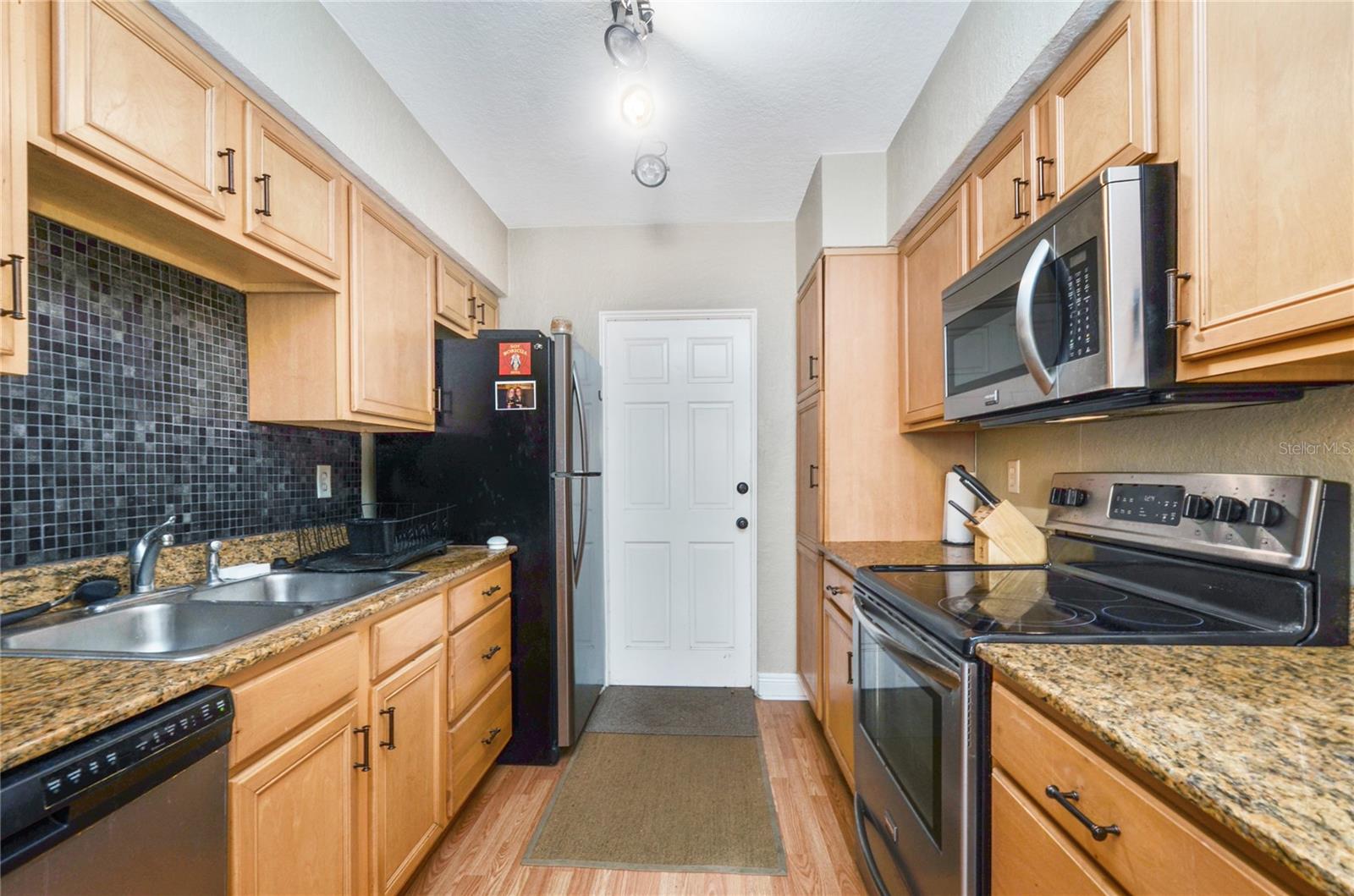HAMPSHIRE/LK IVANHOE CONDO - Residential