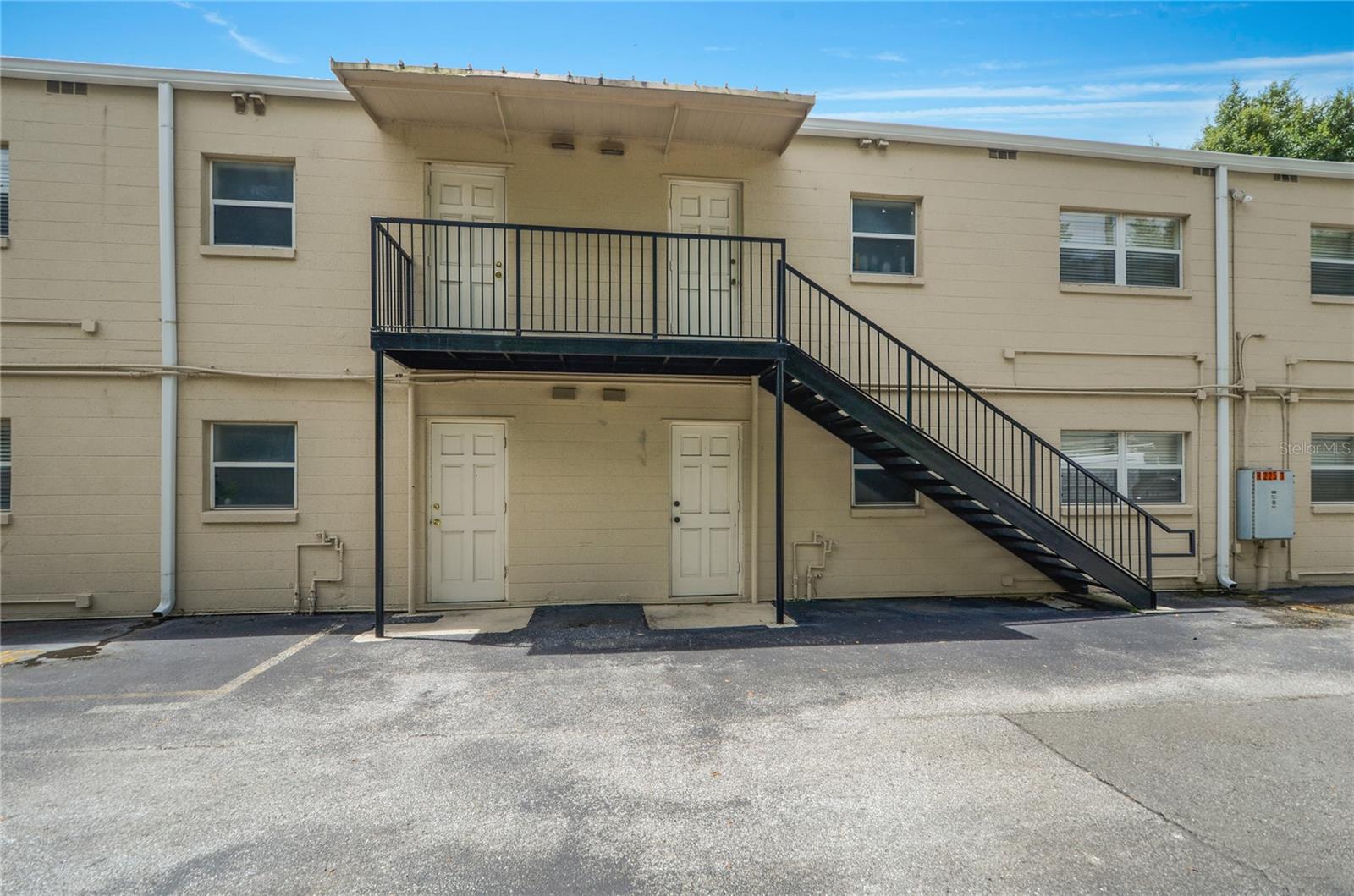 HAMPSHIRE/LK IVANHOE CONDO - Residential