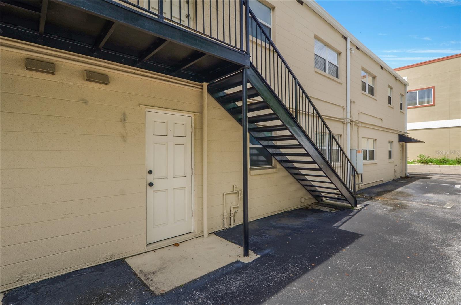 HAMPSHIRE/LK IVANHOE CONDO - Residential