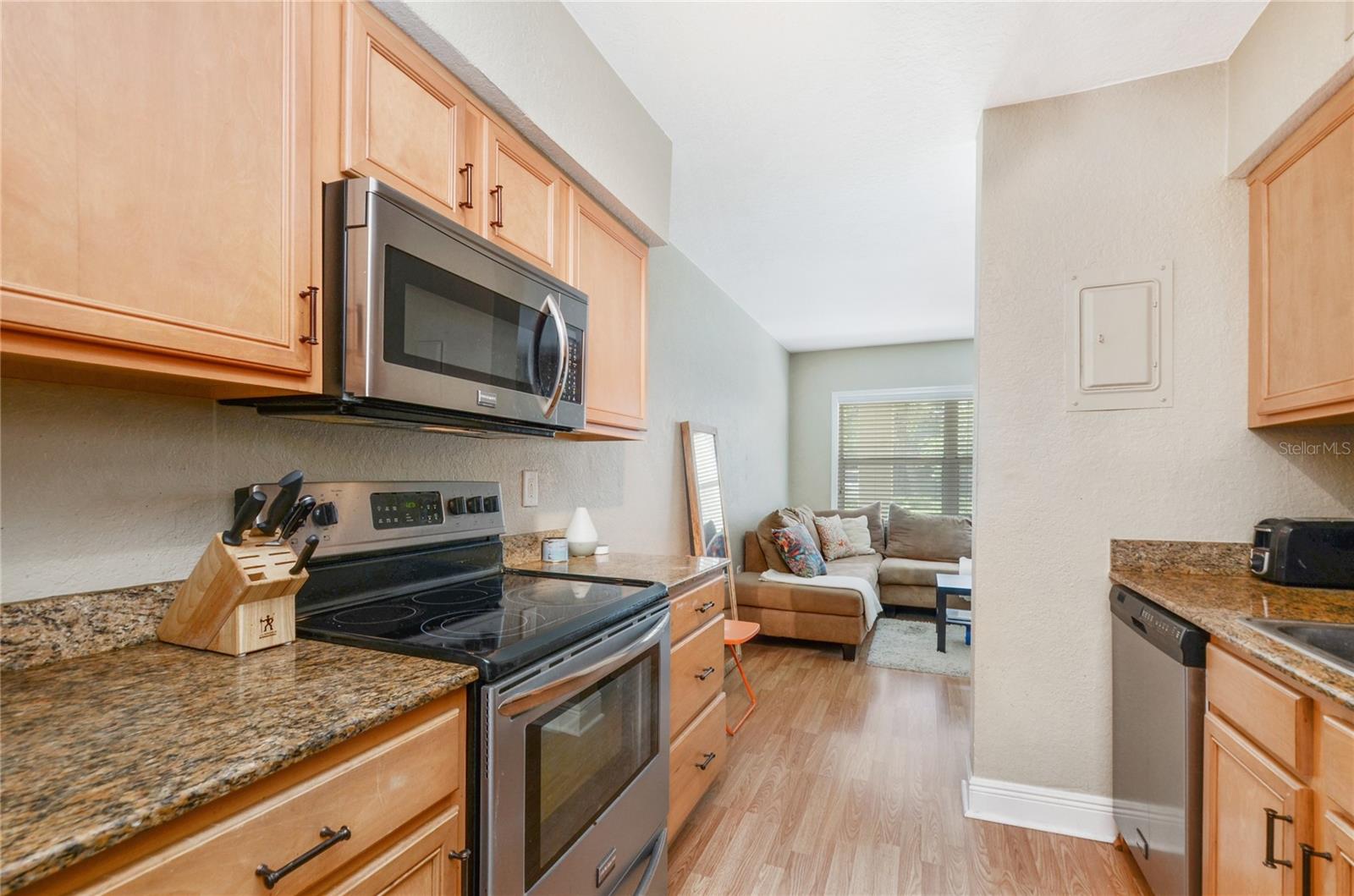 HAMPSHIRE/LK IVANHOE CONDO - Residential