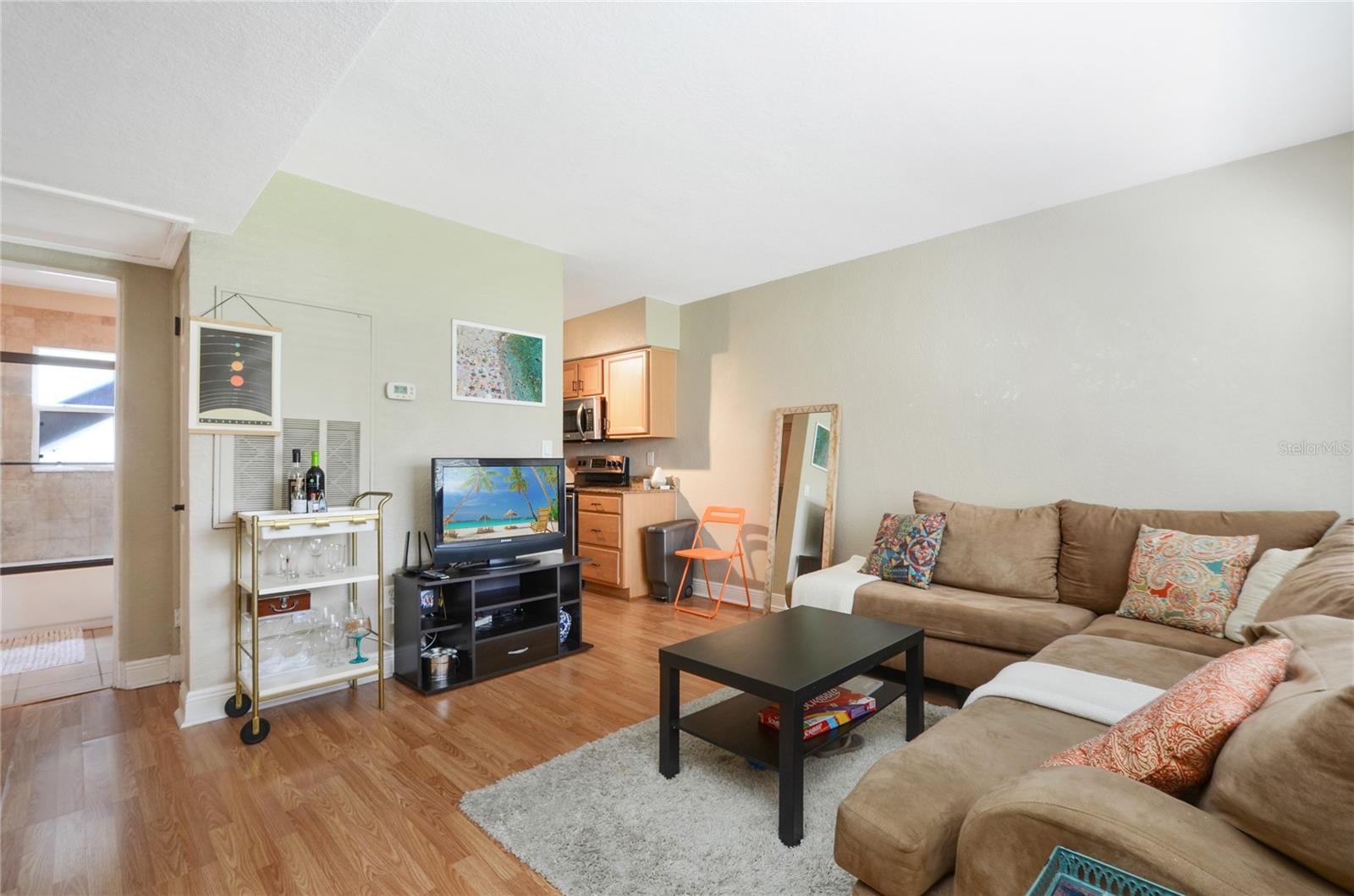 HAMPSHIRE/LK IVANHOE CONDO - Residential