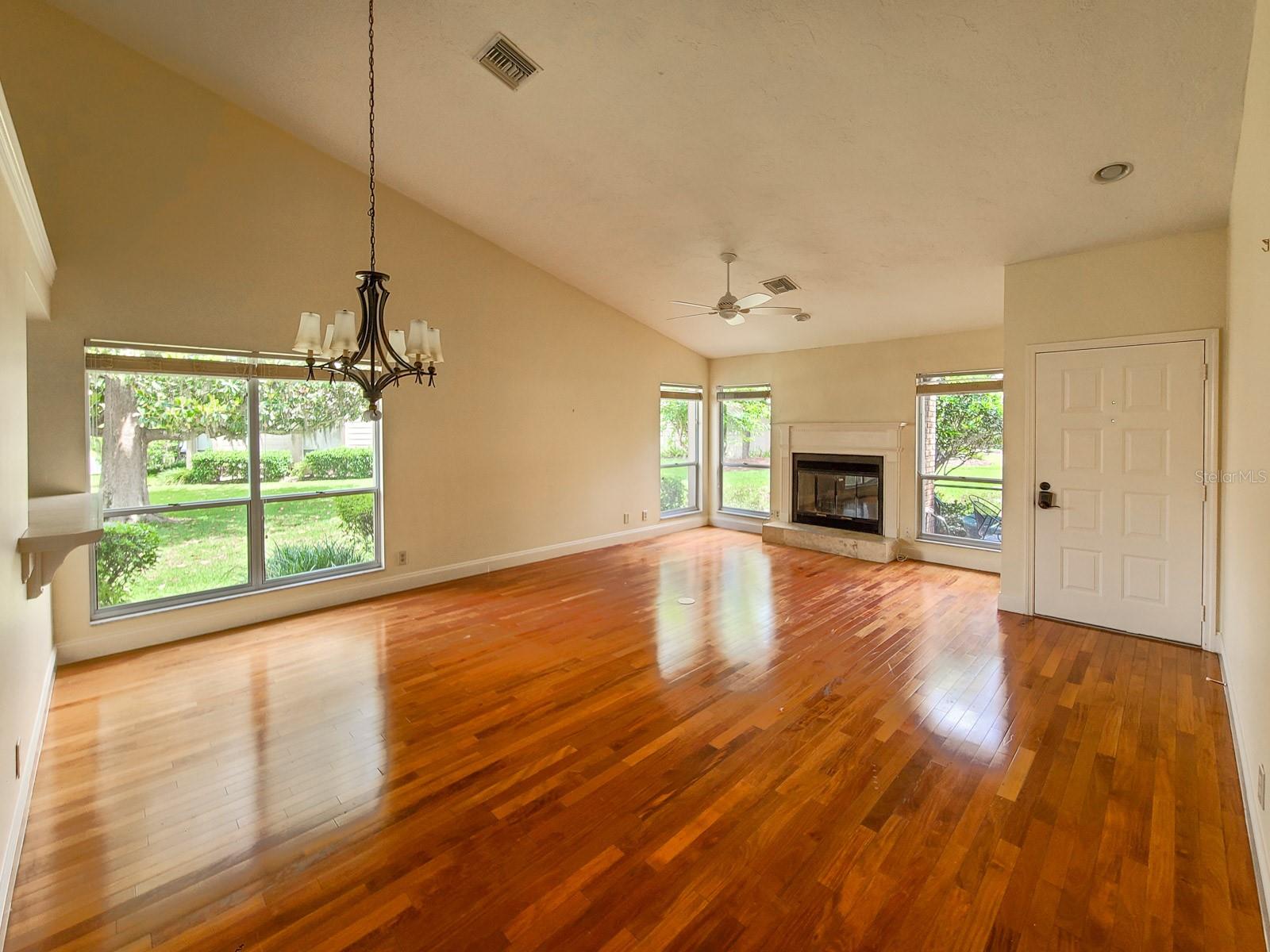 WOODLAND VILLAGES TWNHMS - Residential Lease