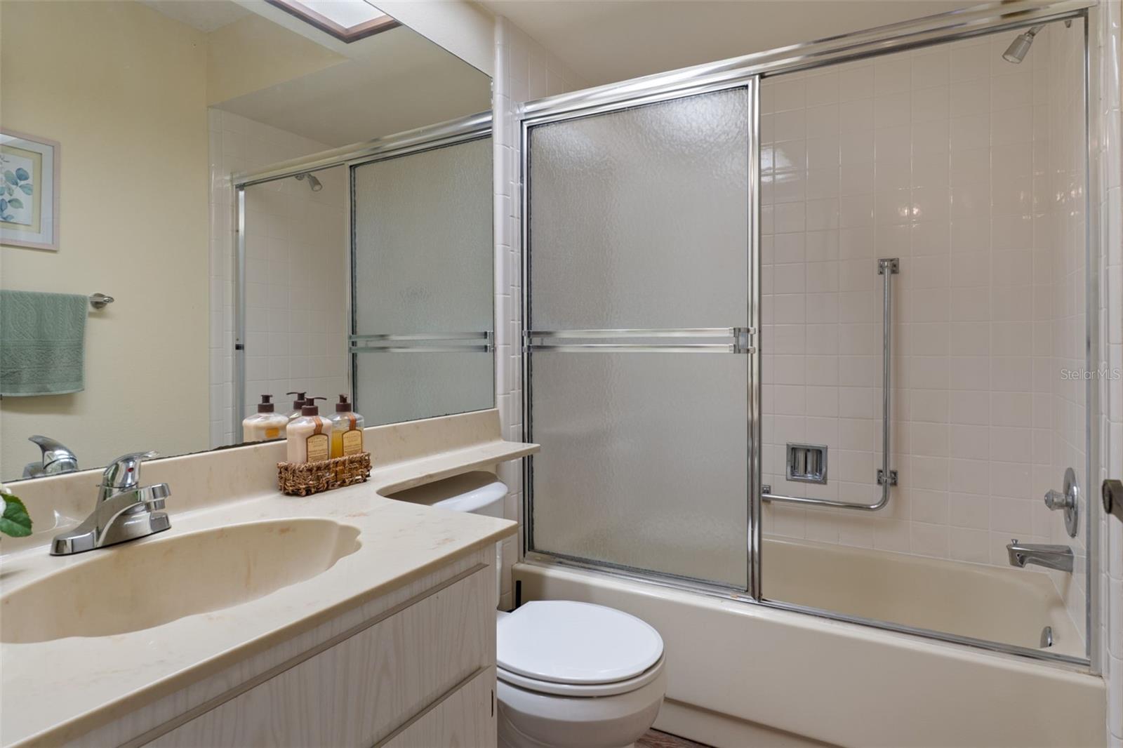 TMBR PINES PN GR VL - Residential