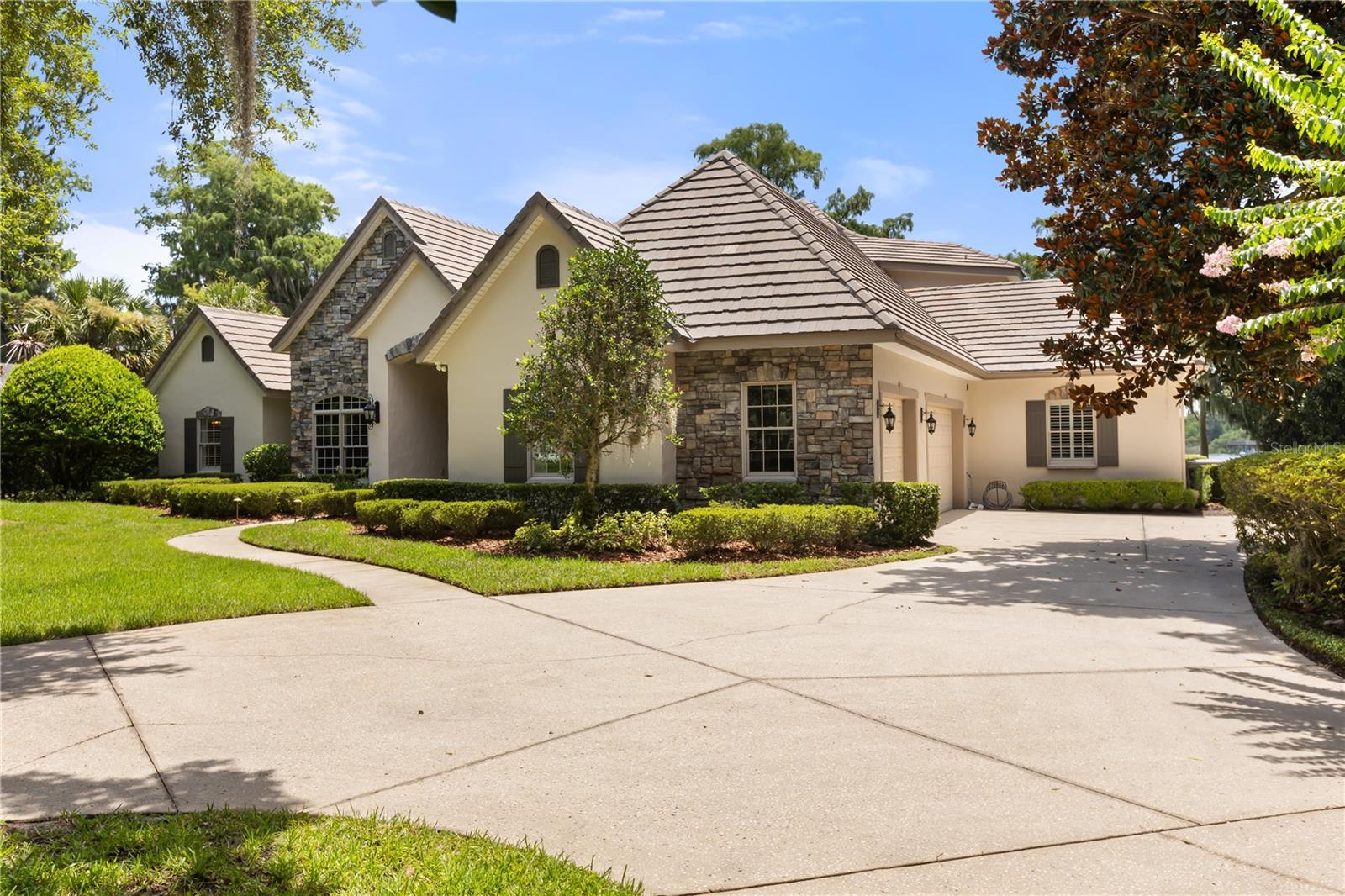 CRANES POINT - Residential