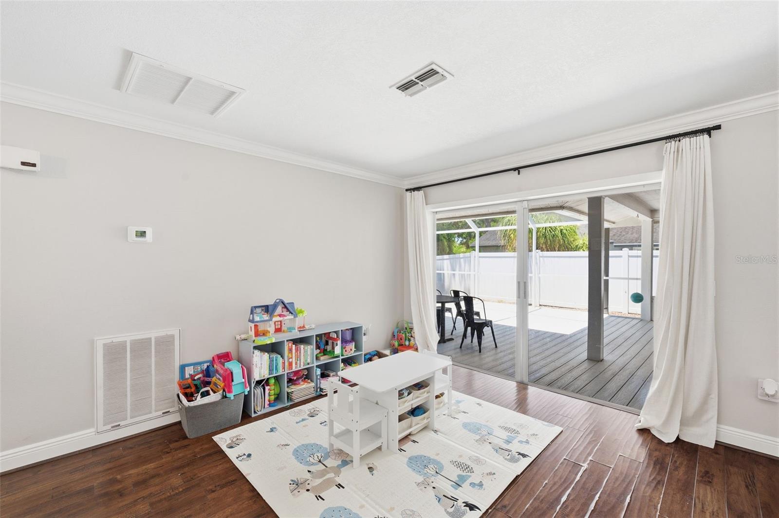 PINE LAKE - Residential