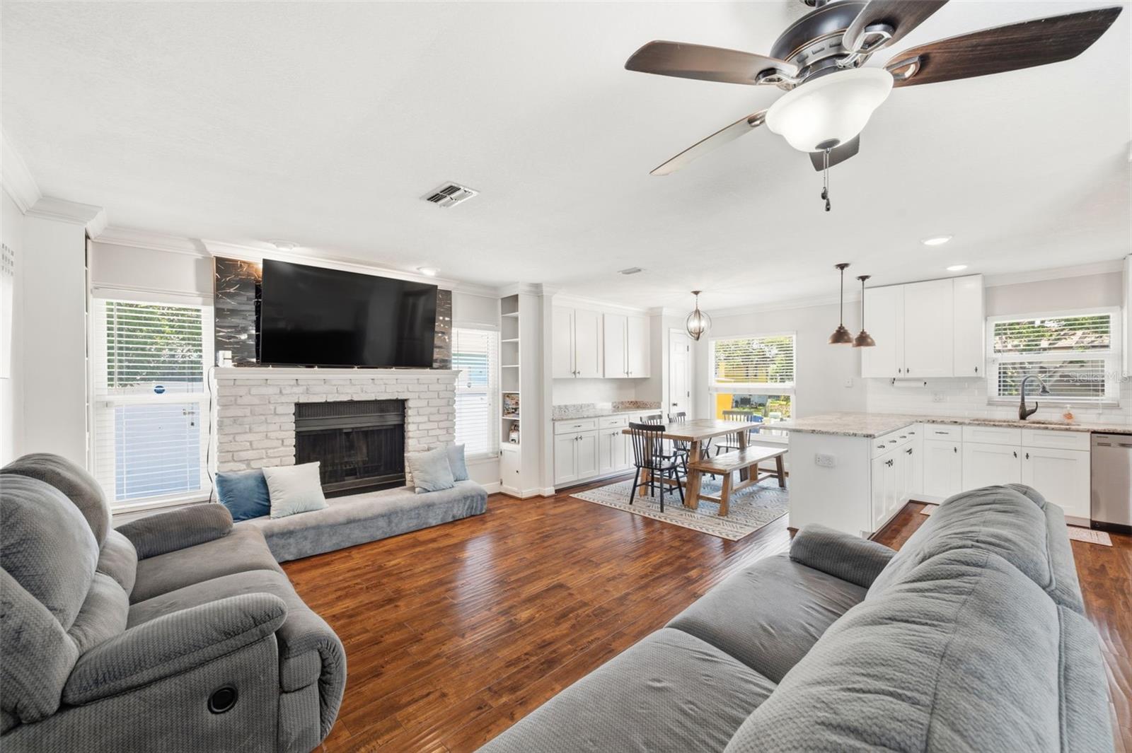 PINE LAKE - Residential