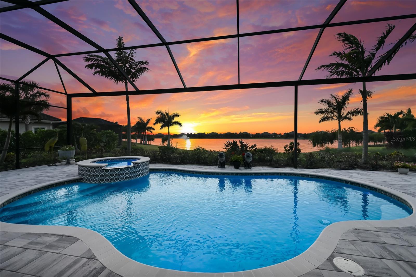 LAKE CLUB - Residential