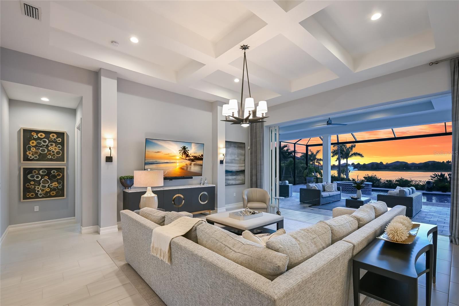 LAKE CLUB - Residential