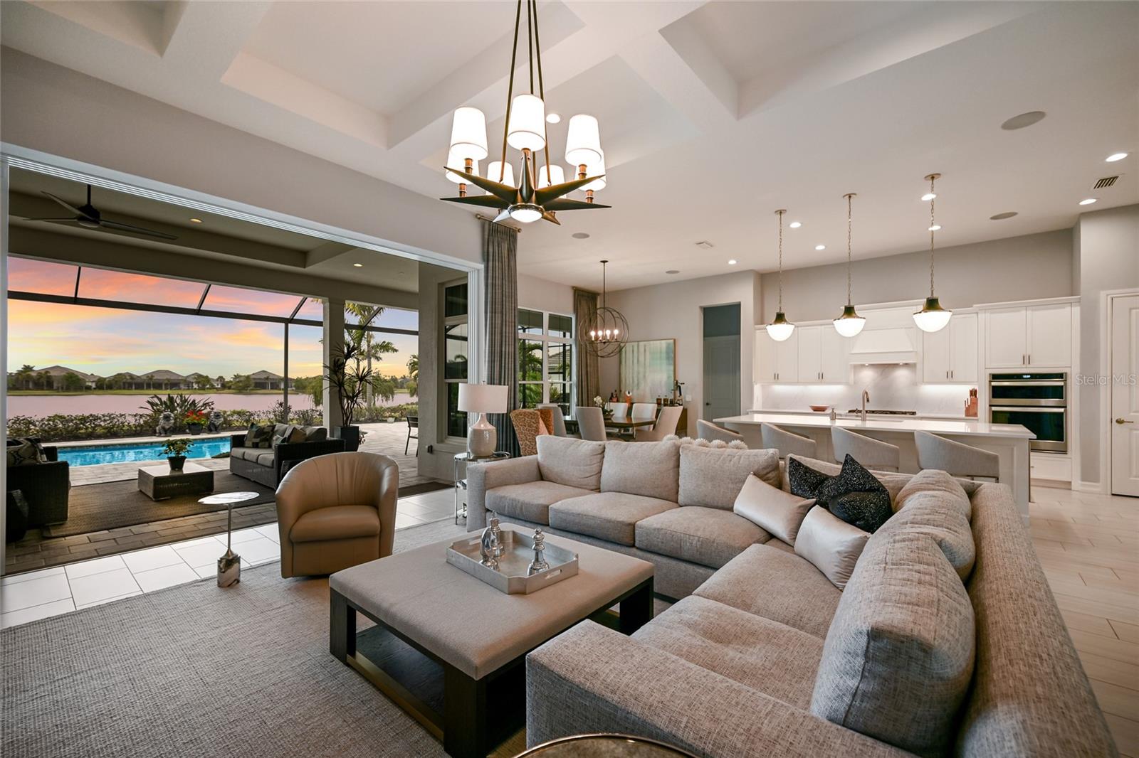 LAKE CLUB - Residential