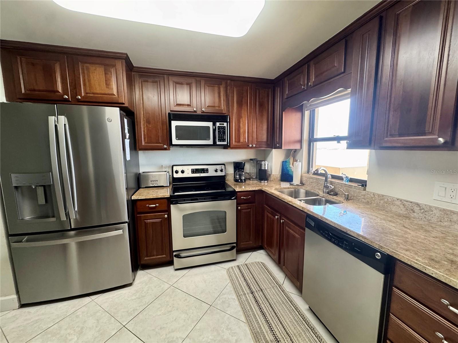 HARBOUR LIGHT TOWERS CONDO - Residential Lease