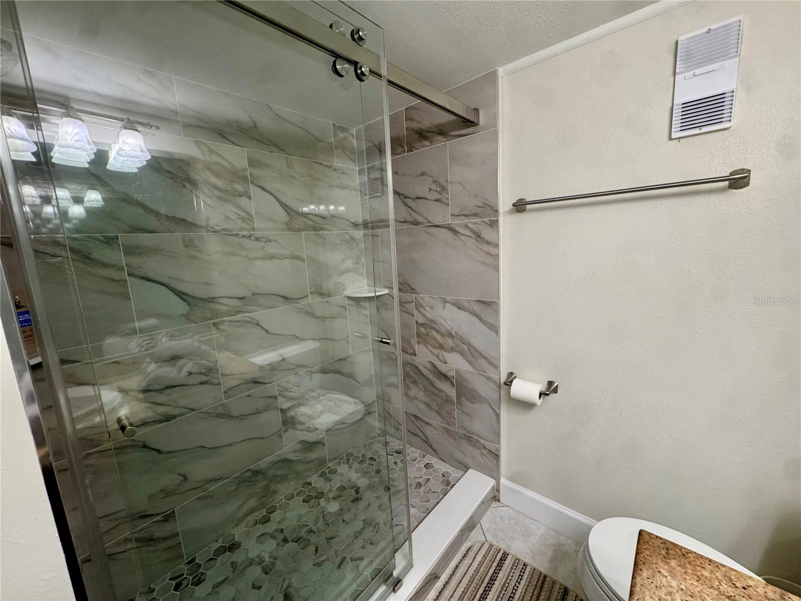 HARBOUR LIGHT TOWERS CONDO - Residential Lease