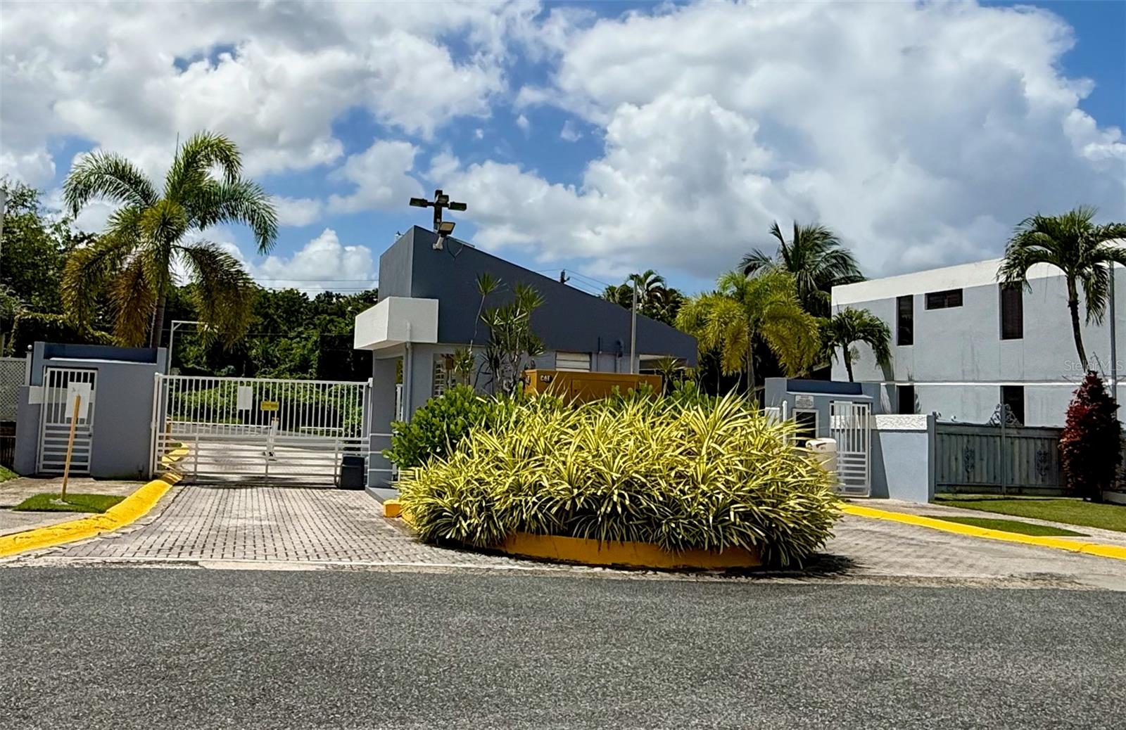 HILL MANSIONS - Residential