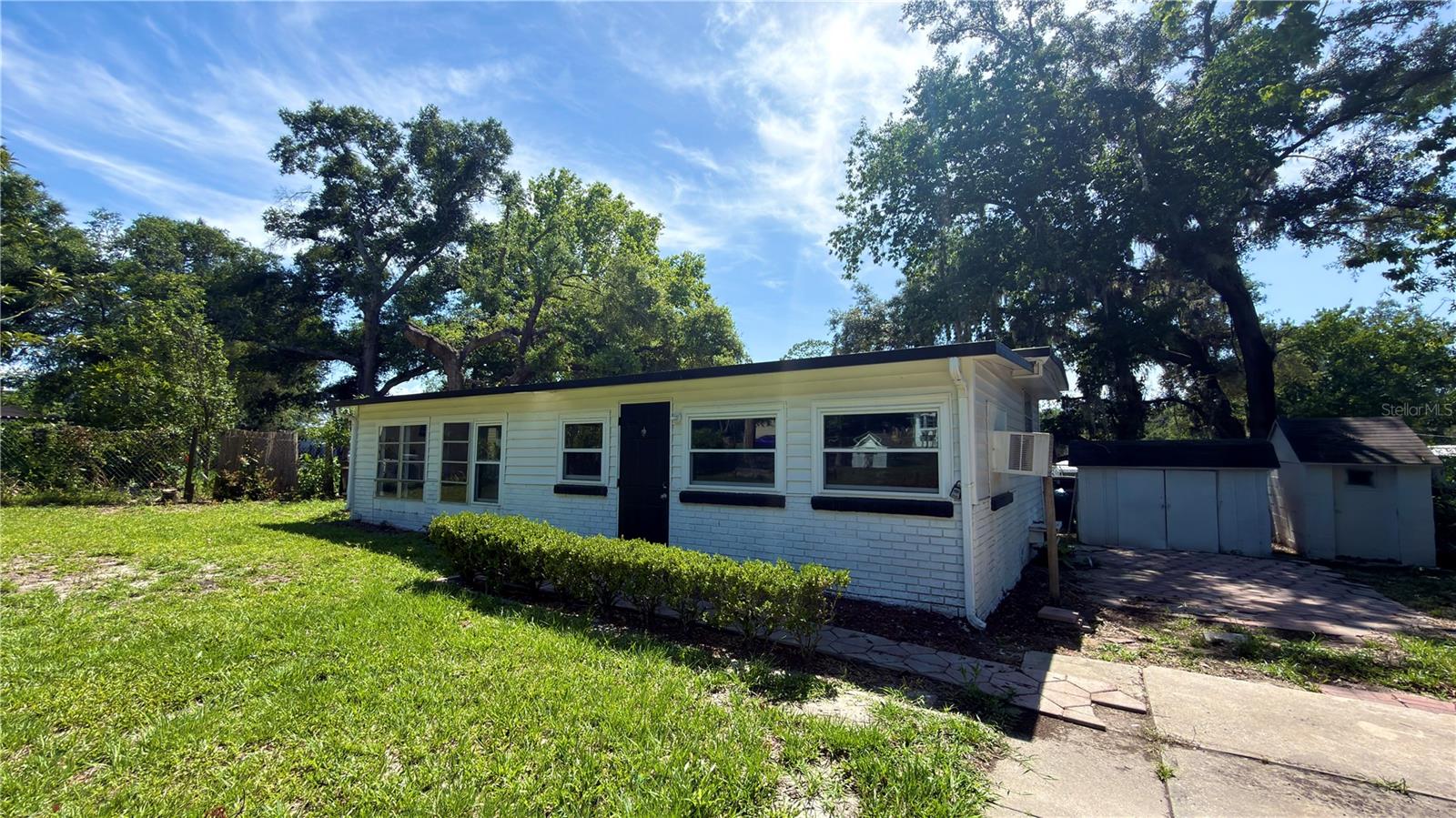 SMITH LAKE VILLAGE - Residential