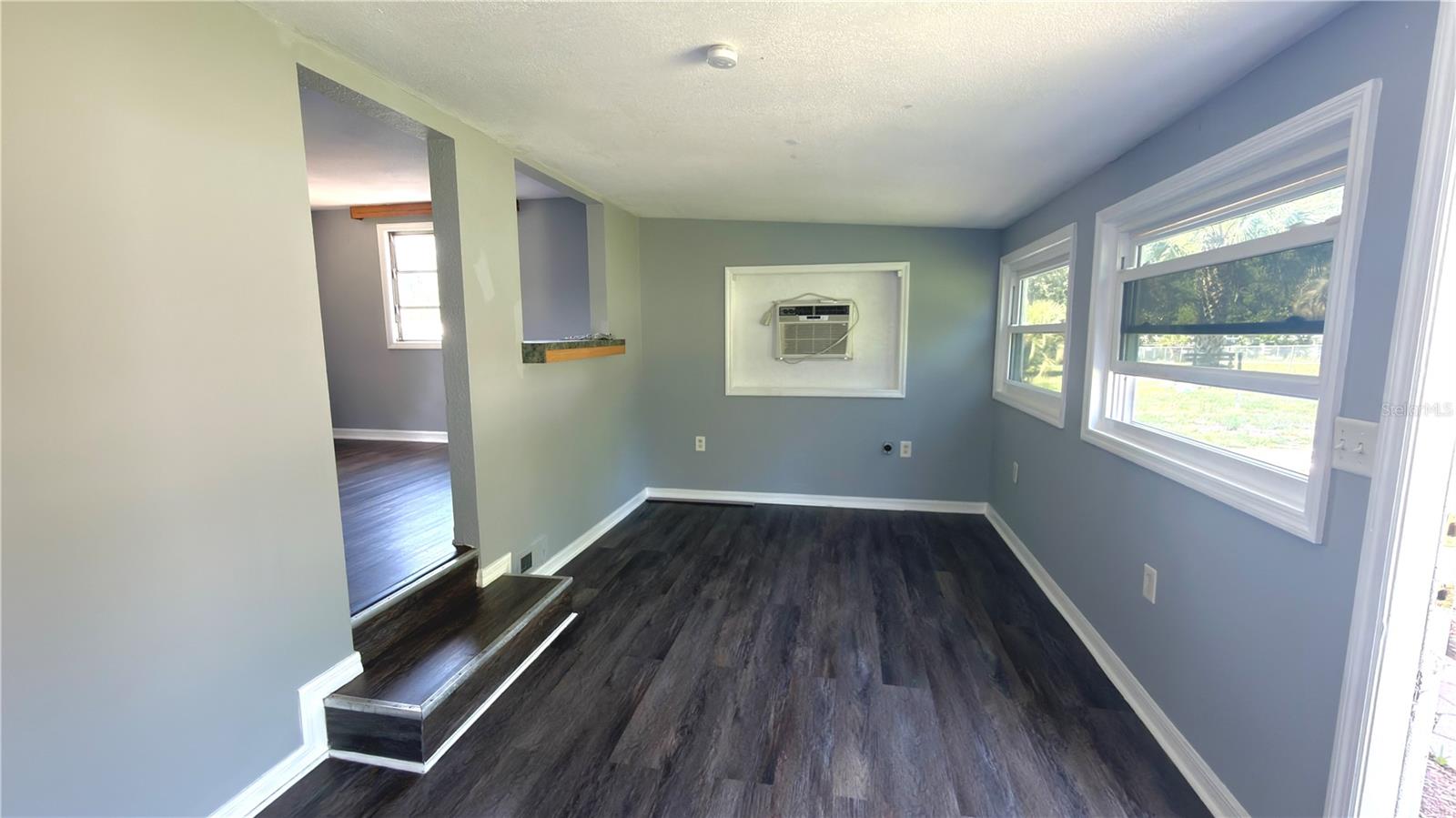SMITH LAKE VILLAGE - Residential
