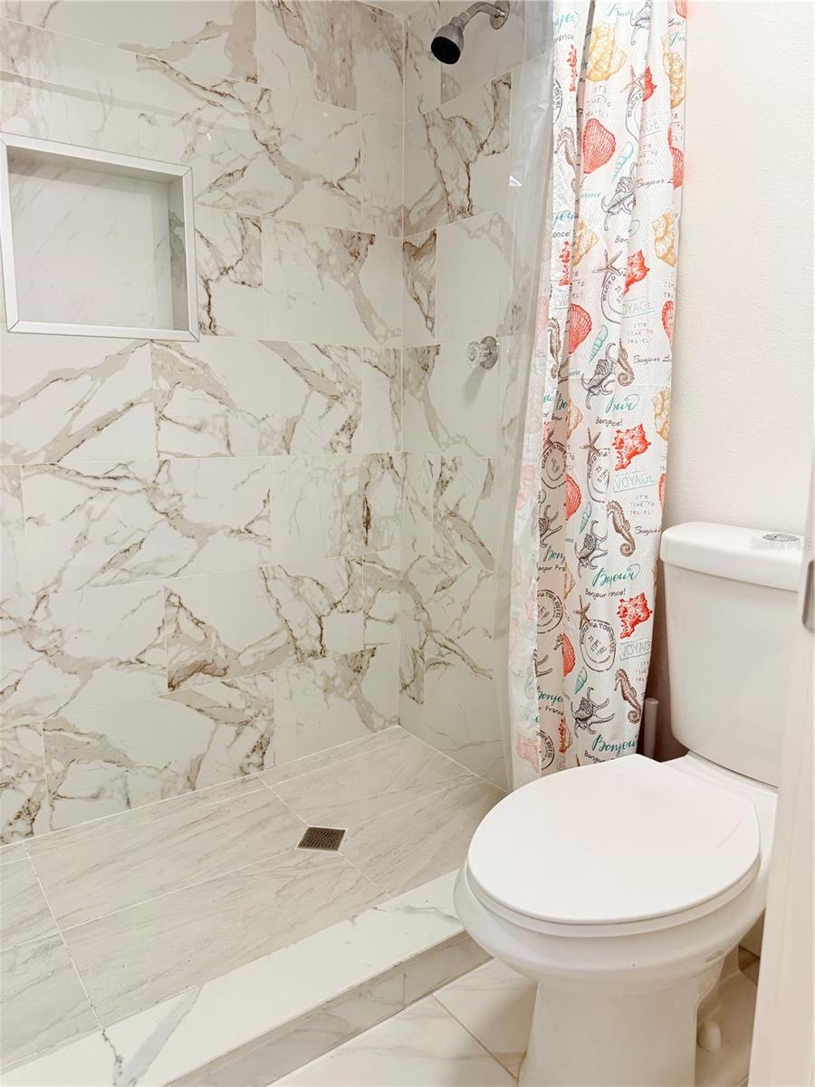 LAKEVIEW VILLAGE SEC K UNI - Residential Lease