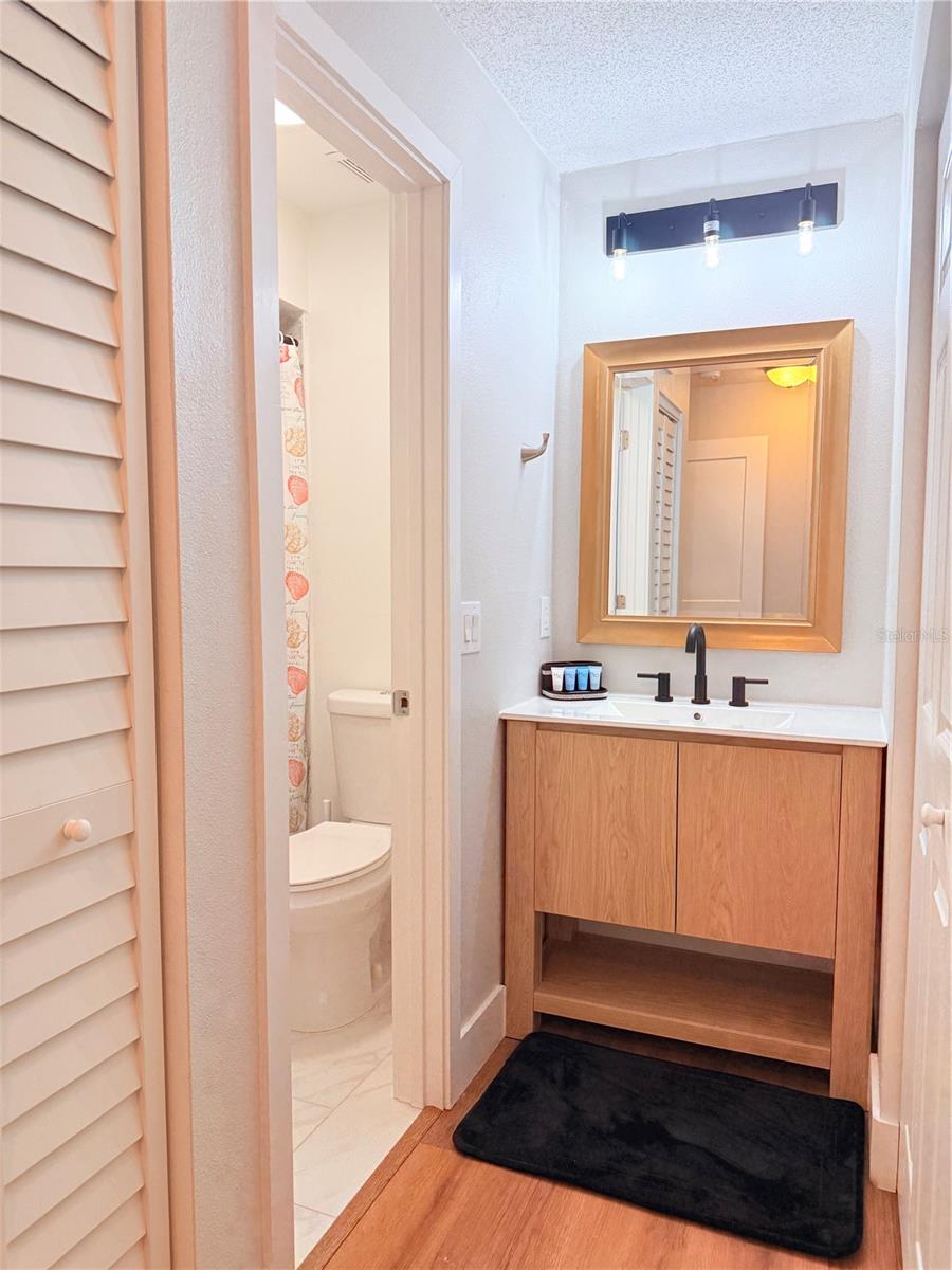 LAKEVIEW VILLAGE SEC K UNI - Residential Lease