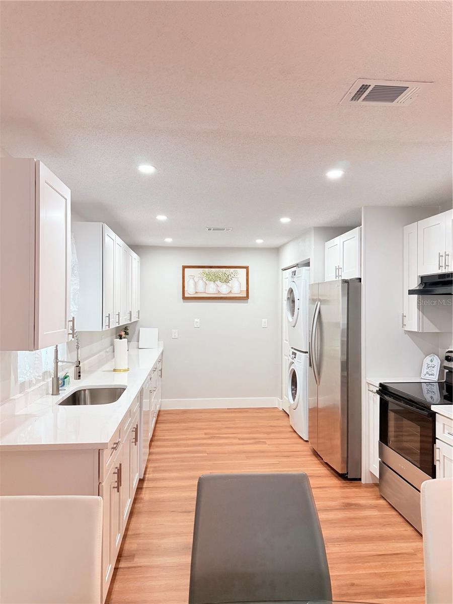 LAKEVIEW VILLAGE SEC K UNI - Residential Lease