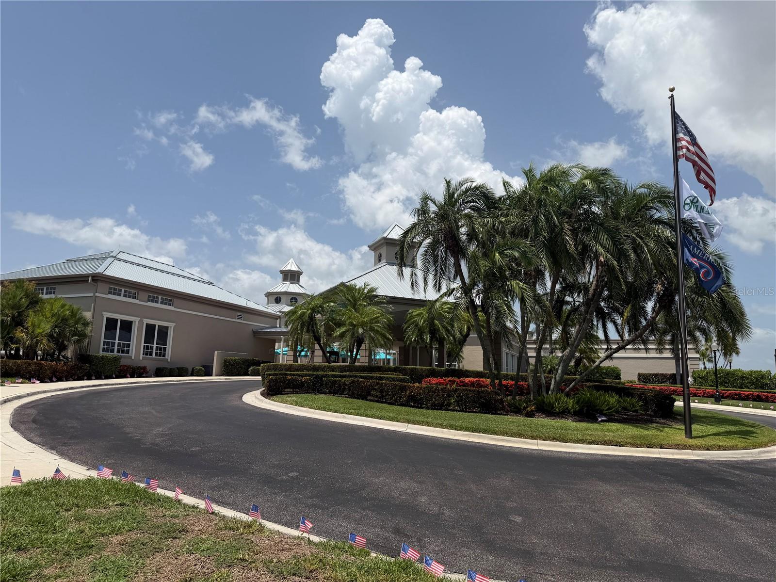 PELICAN POINTE GOLF & COUNTRY CLUB - Residential Lease