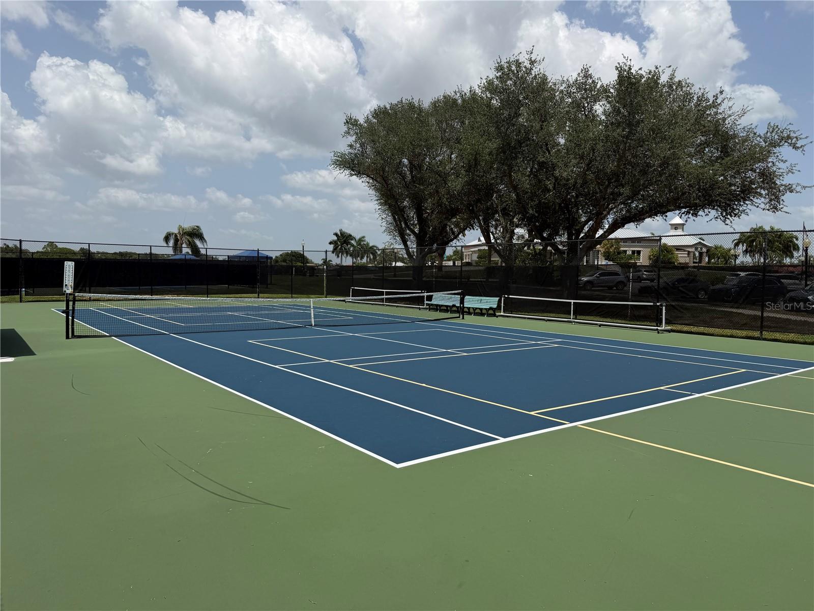 PELICAN POINTE GOLF & COUNTRY CLUB - Residential Lease