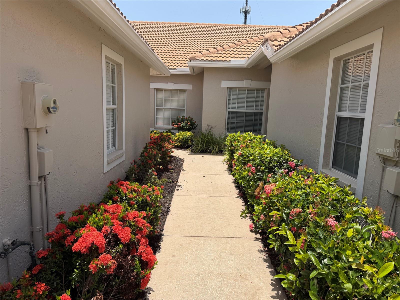 PELICAN POINTE GOLF & COUNTRY CLUB - Residential Lease