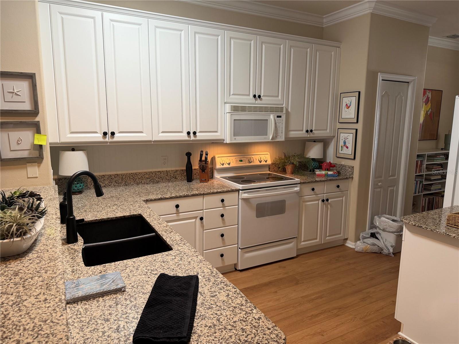 PELICAN POINTE GOLF & COUNTRY CLUB - Residential Lease