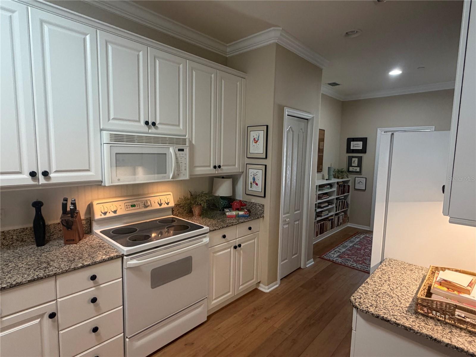 PELICAN POINTE GOLF & COUNTRY CLUB - Residential Lease