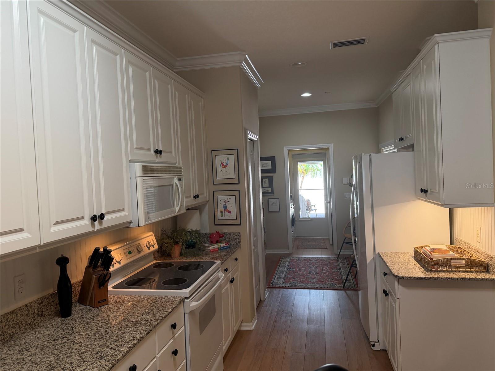 PELICAN POINTE GOLF & COUNTRY CLUB - Residential Lease