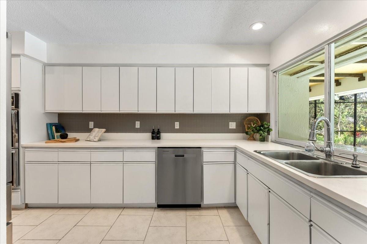 BARRINGTON OAKS WEST - Residential
