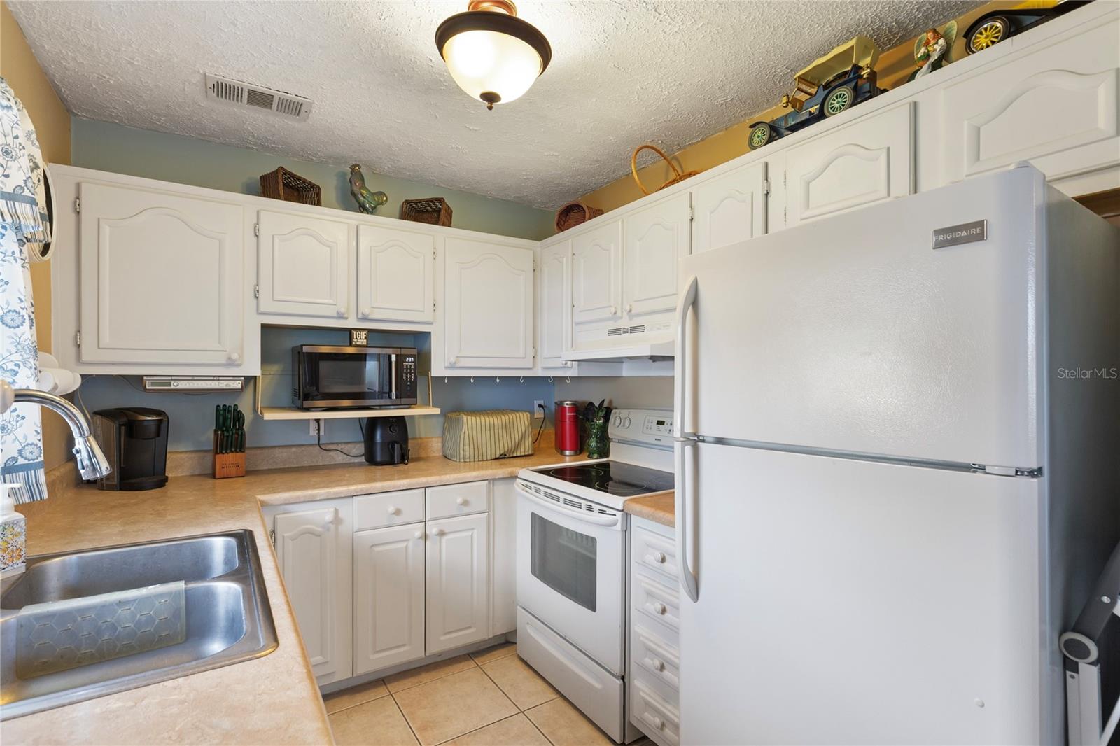 PARADISE POINTE WEST - Residential