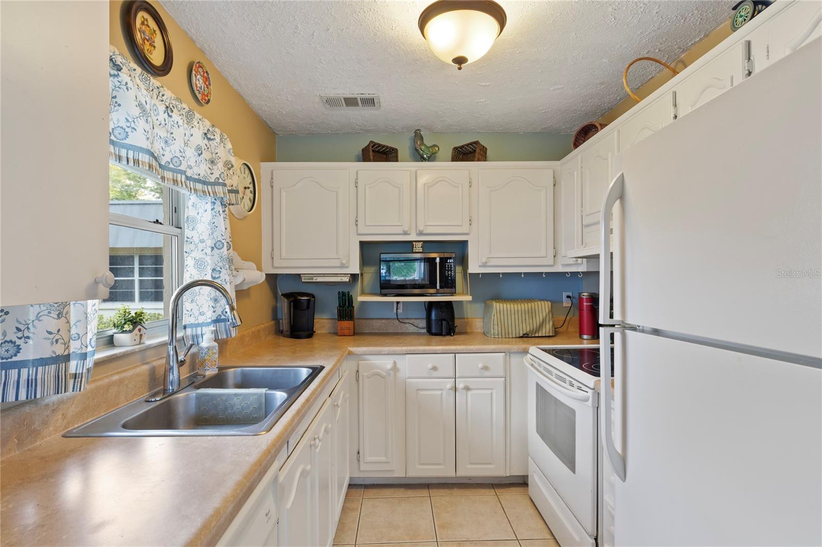 PARADISE POINTE WEST - Residential