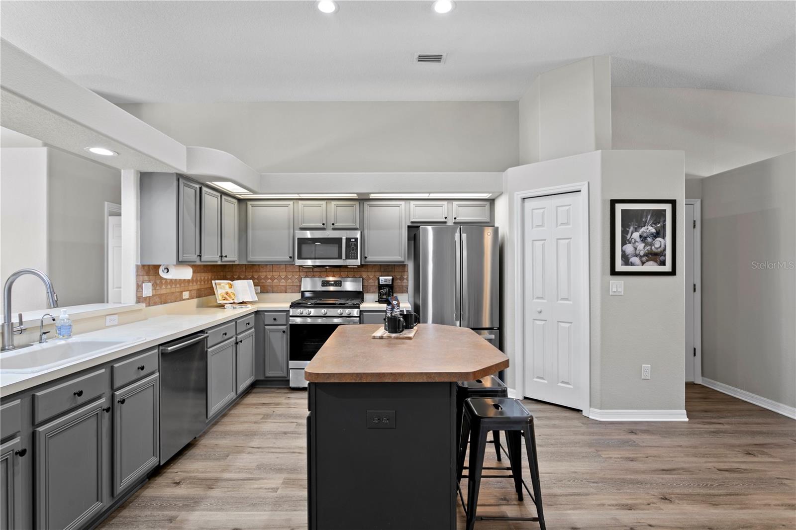 CROSS CREEK - Residential