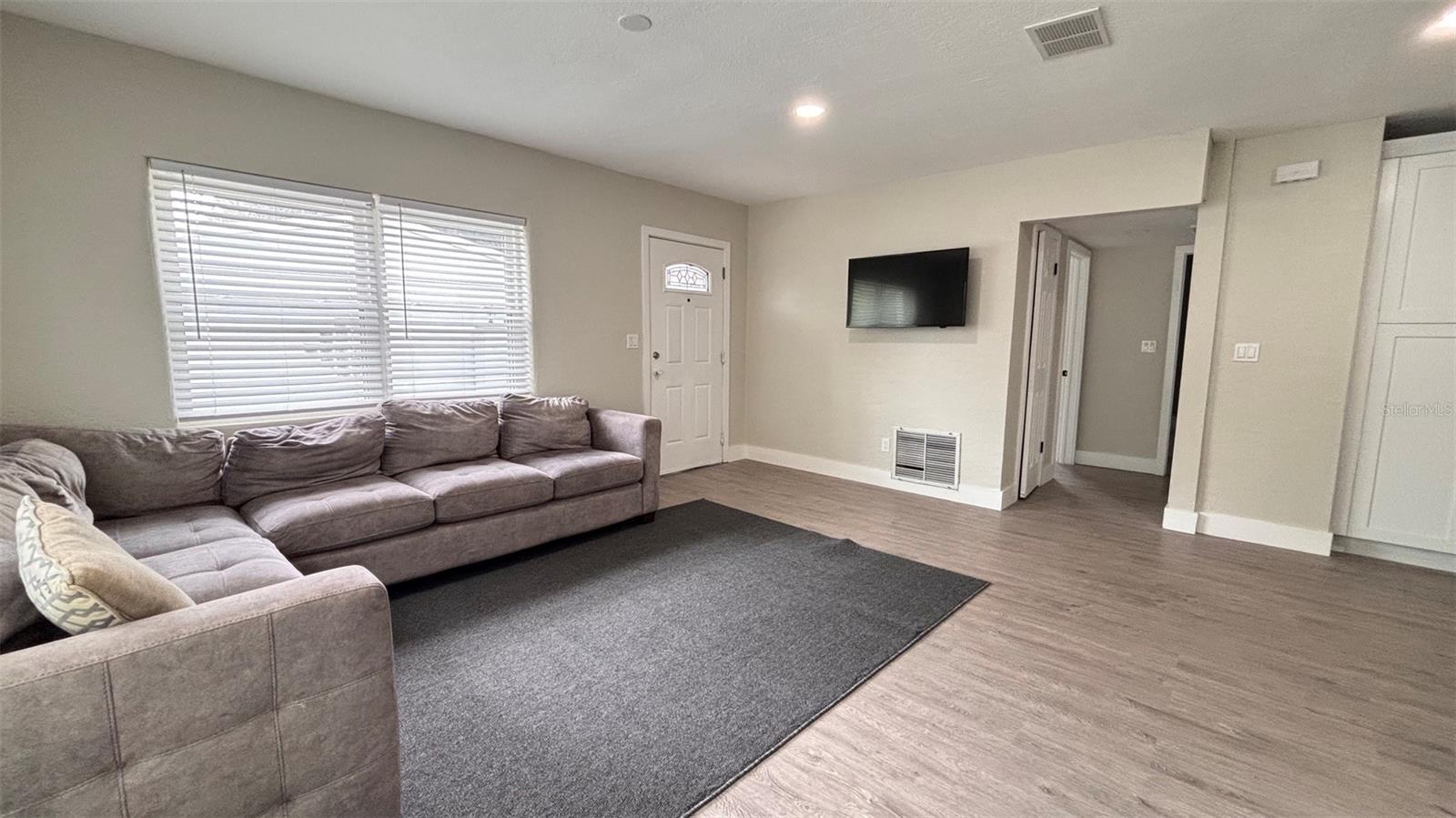ARDMORE MANOR - Residential Income