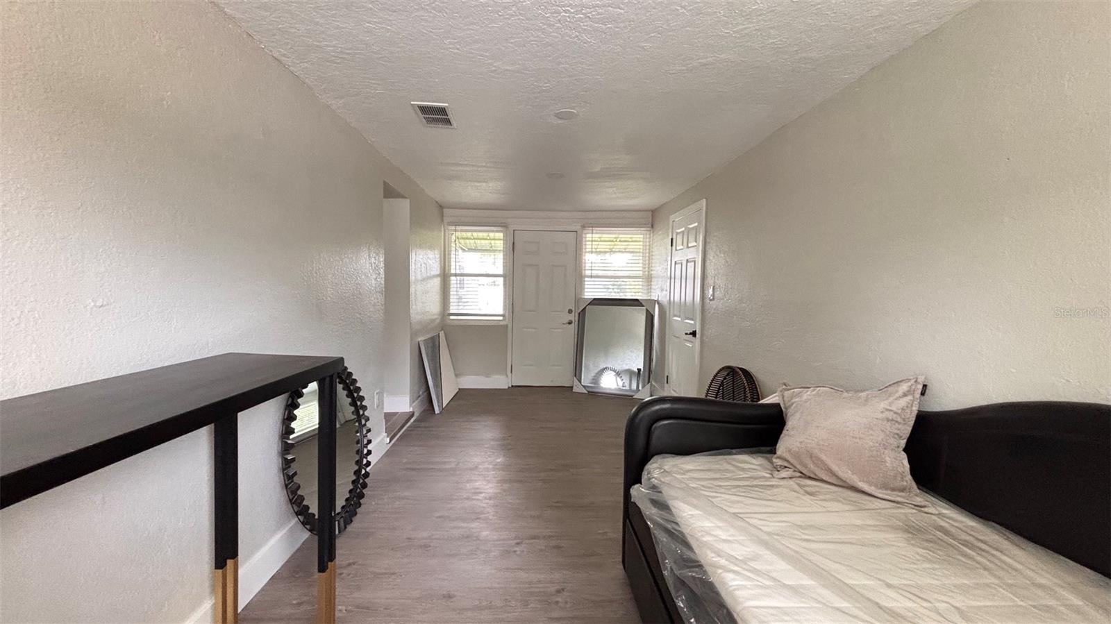ARDMORE MANOR - Residential Income