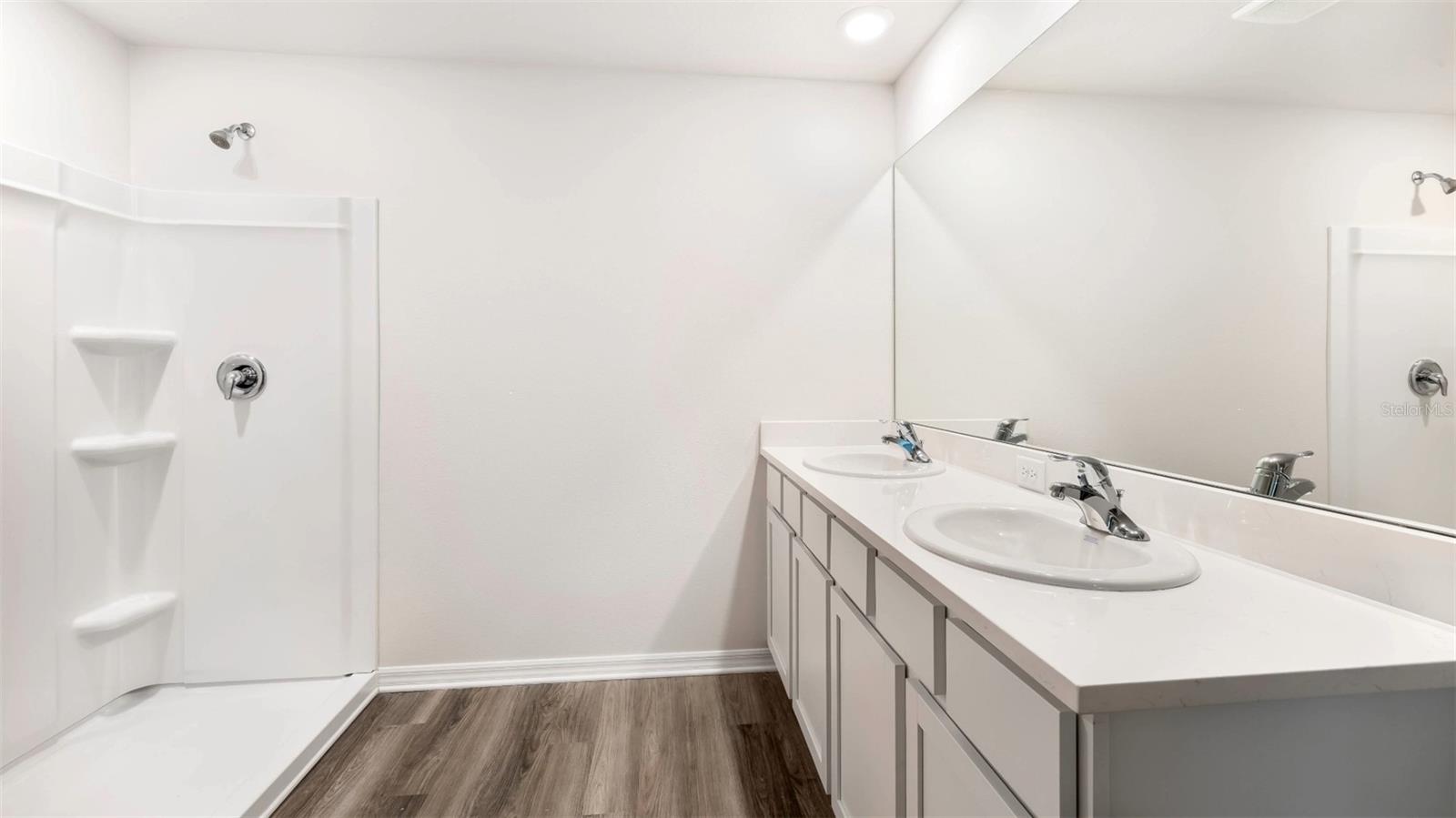 STAR FARMS AT LAKEWOOD RANCH - Residential