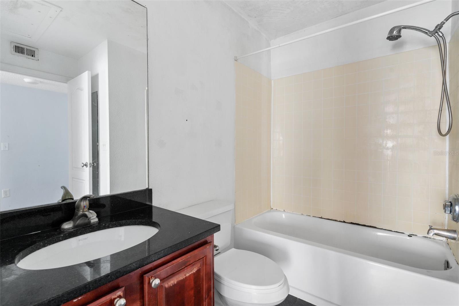 MIRIADA CONDO - Residential