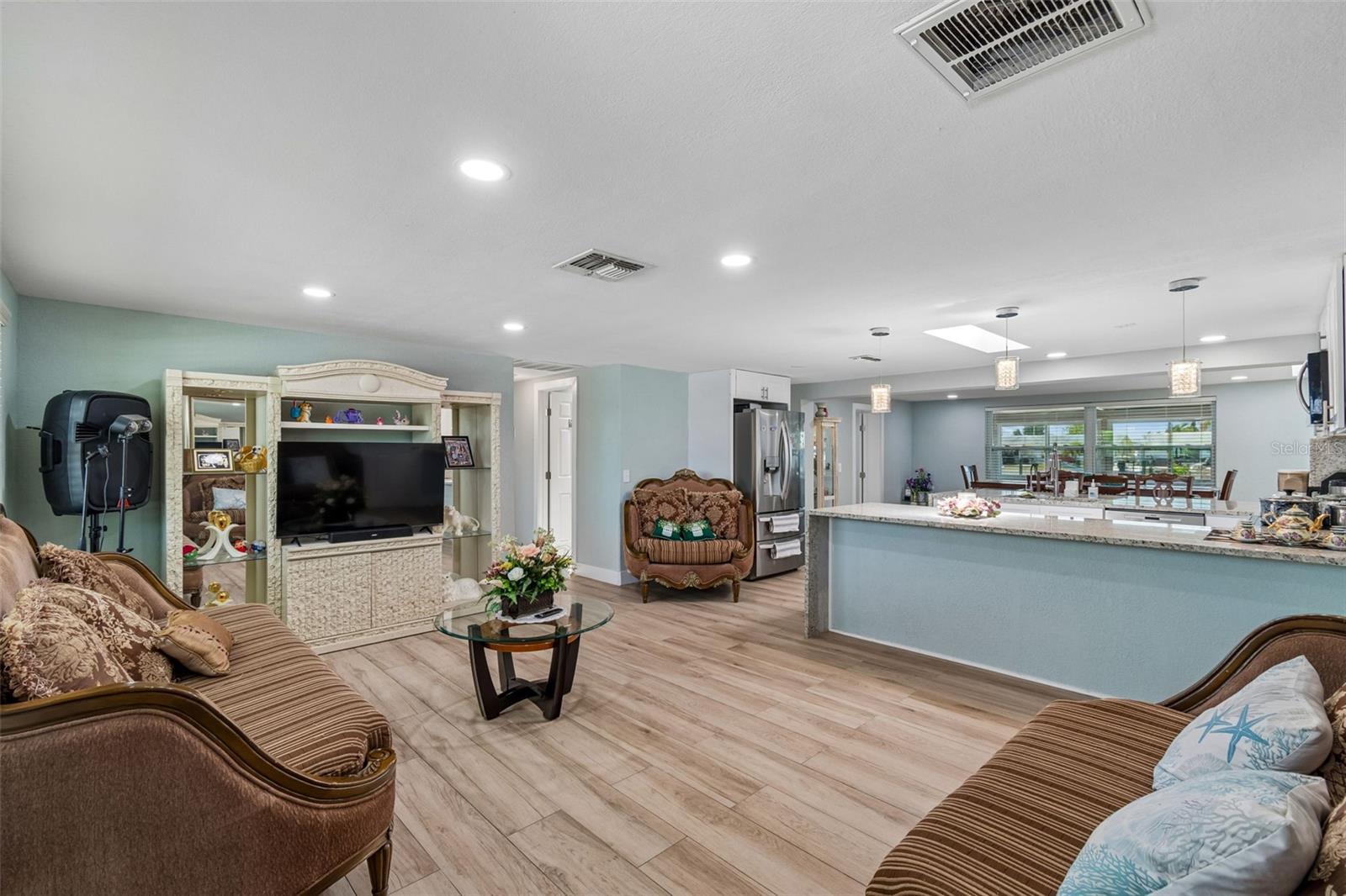 LEISURE BEACH - Residential