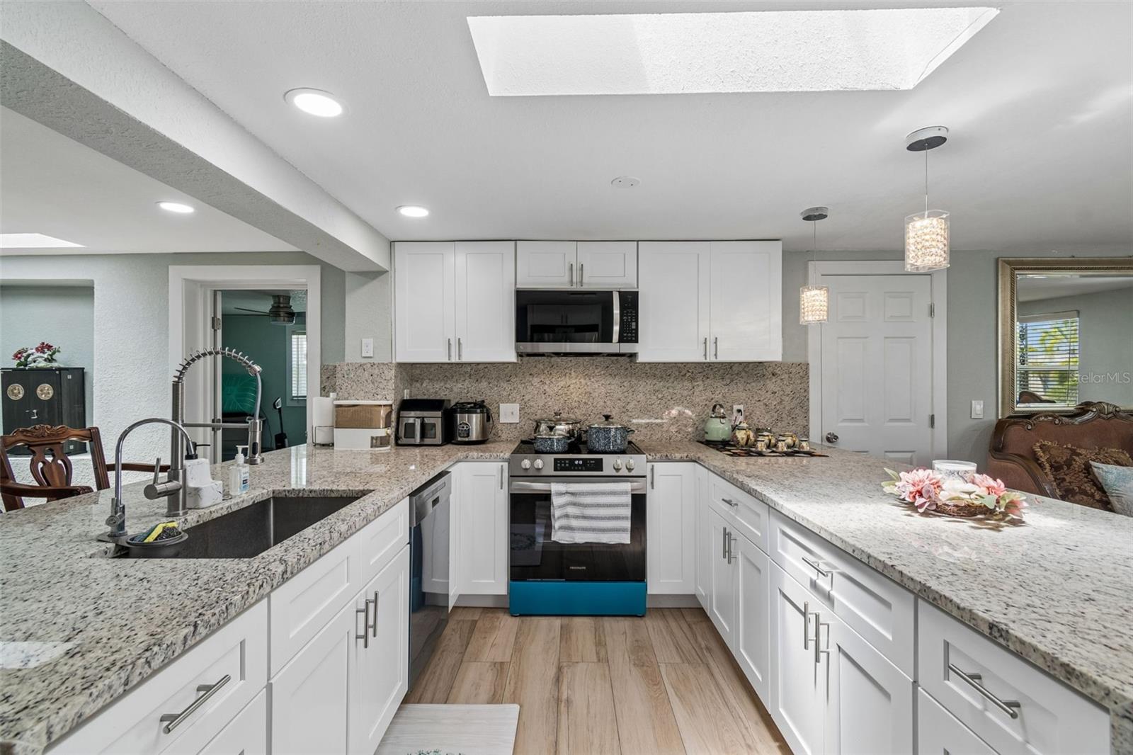 LEISURE BEACH - Residential