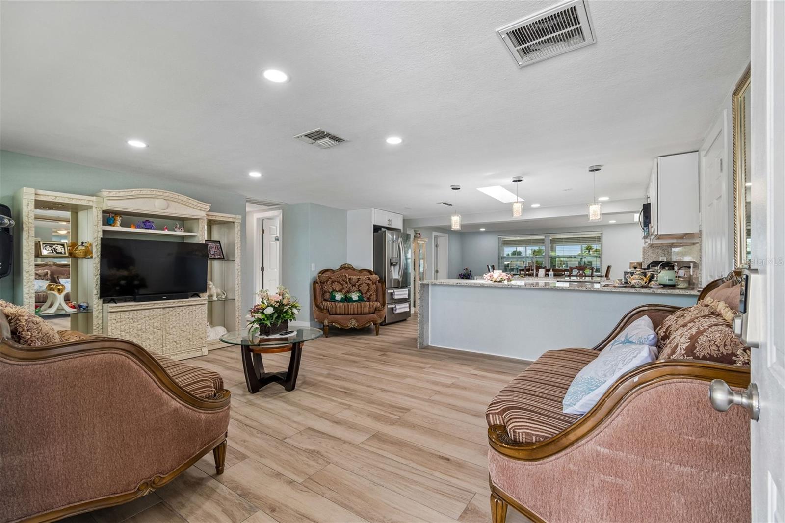 LEISURE BEACH - Residential