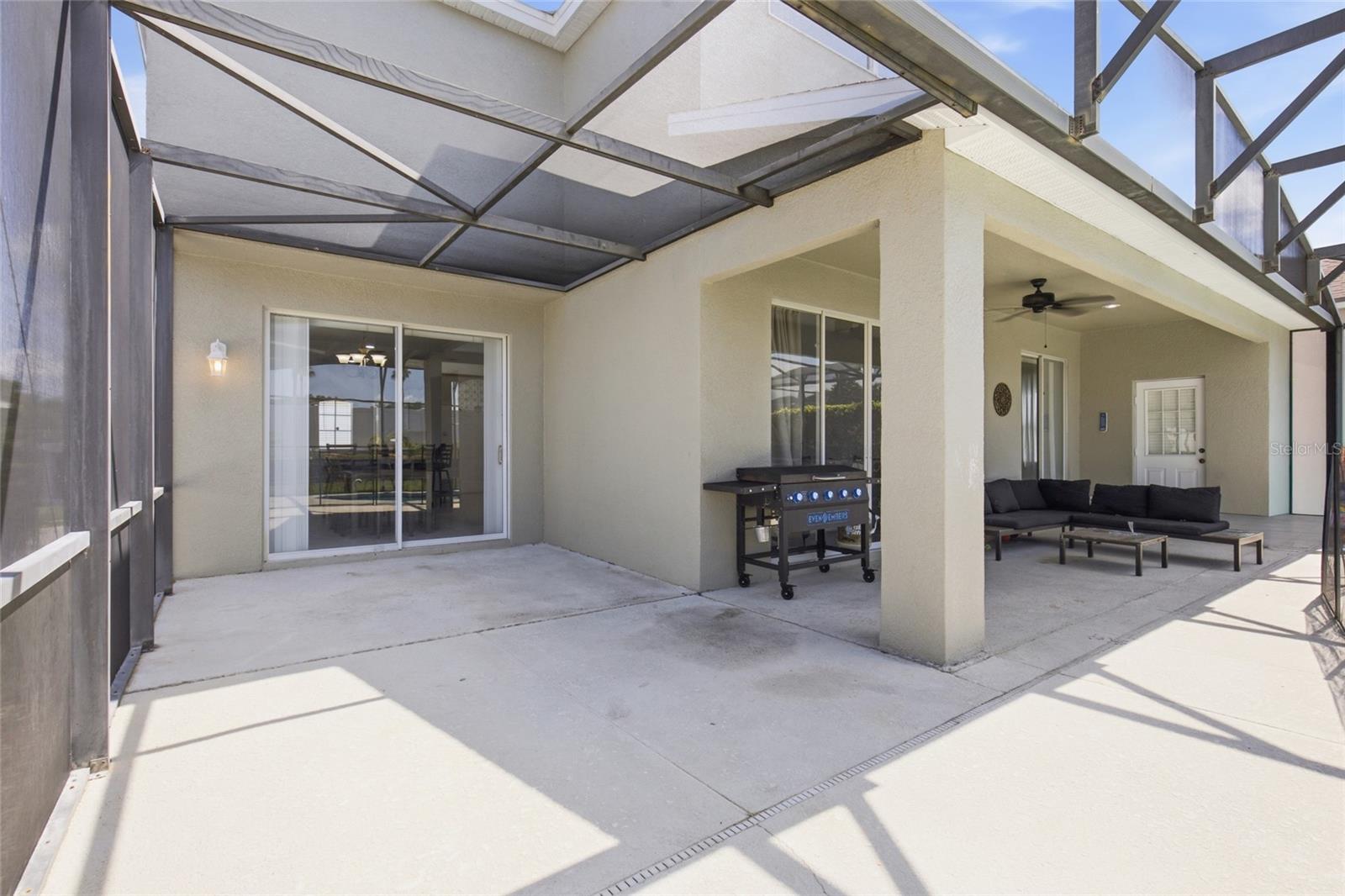 CALABAY PARC AT TOWER LAKE - Residential
