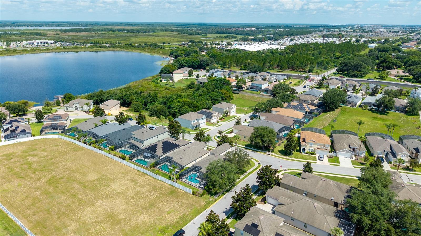 CALABAY PARC AT TOWER LAKE - Residential