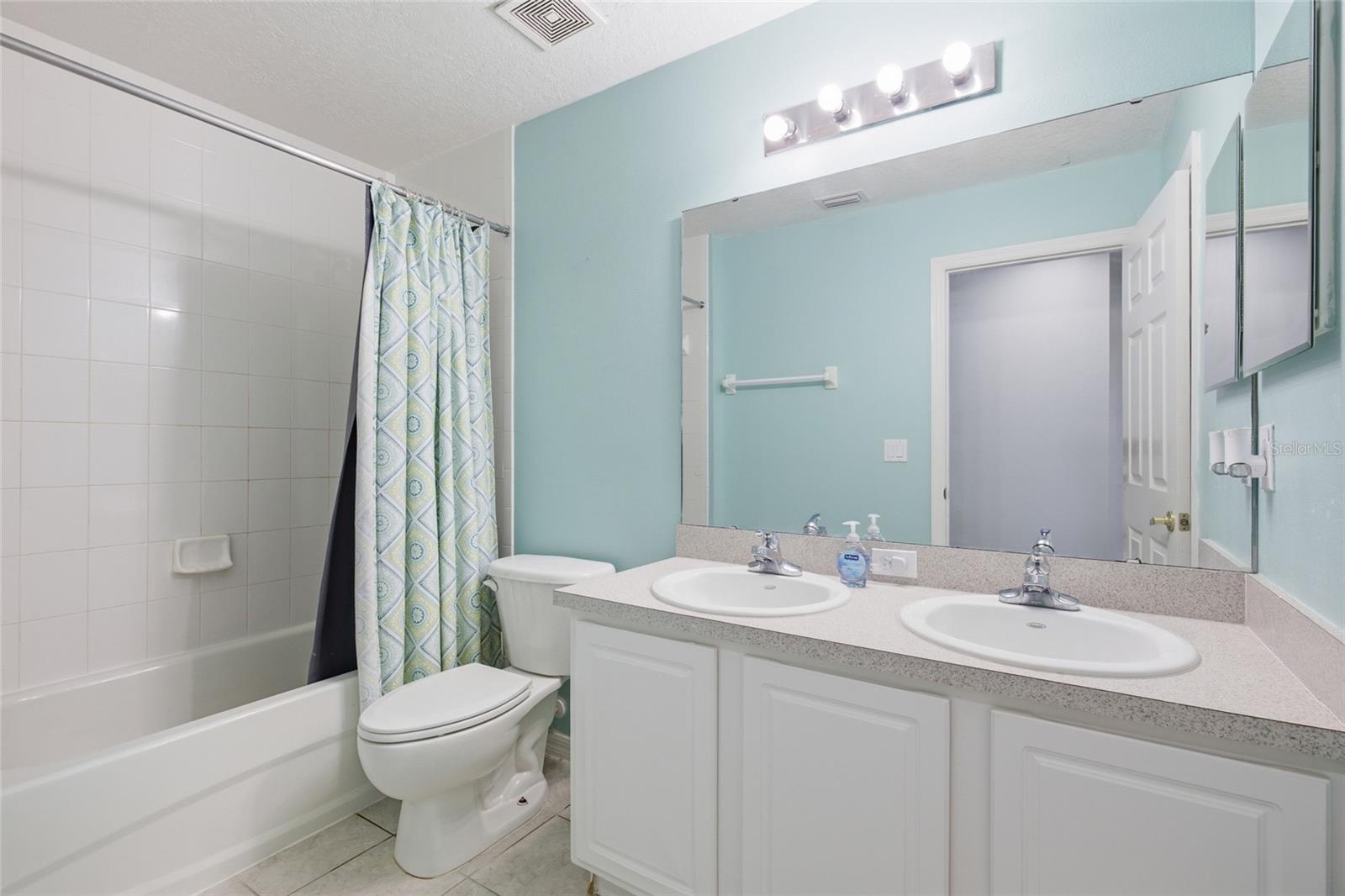 CALABAY PARC AT TOWER LAKE - Residential
