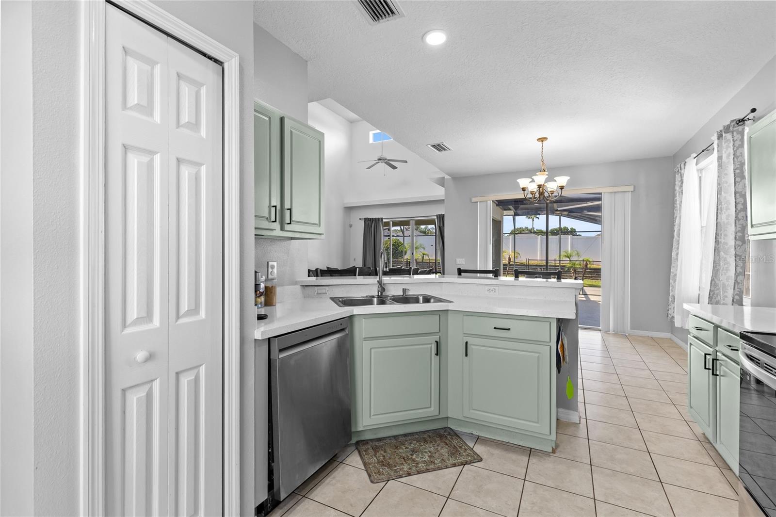 CALABAY PARC AT TOWER LAKE - Residential