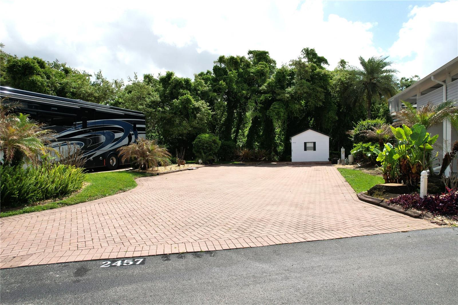 DEER CREEK GOLF & TENNIS RV RESORT - Land