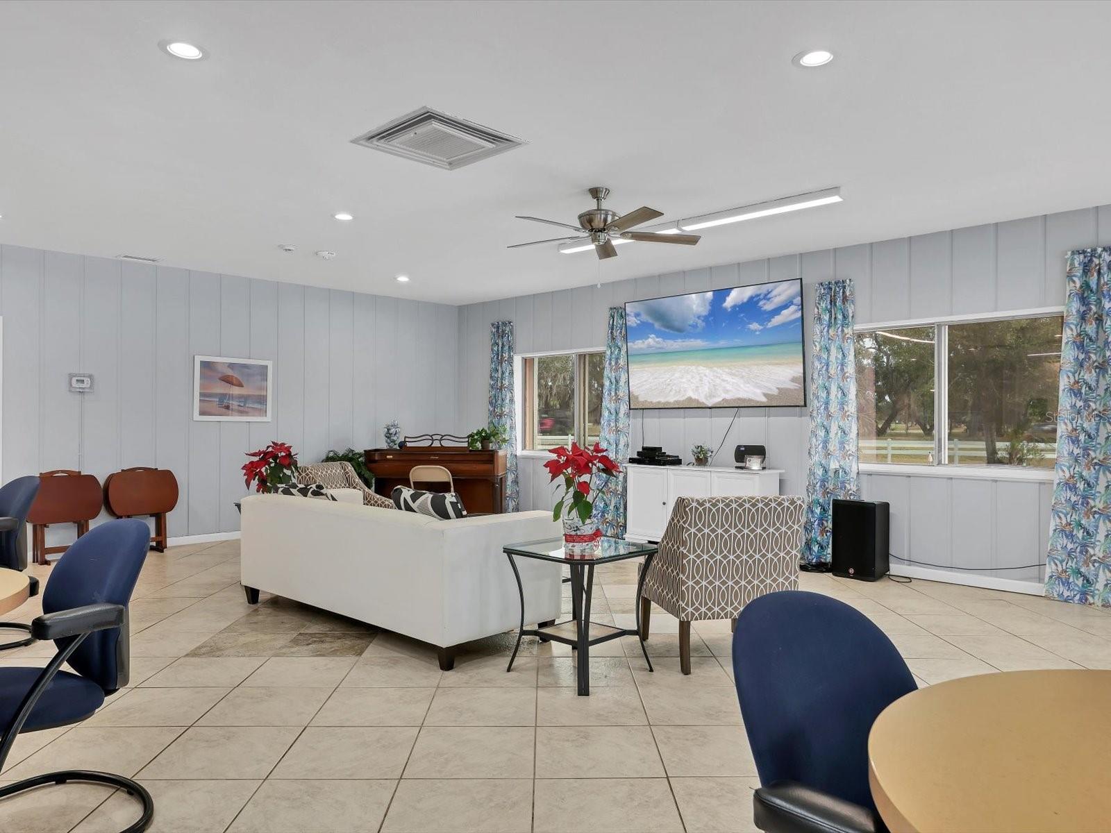 GLEN OAKS GARDEN APTS 2 - Residential
