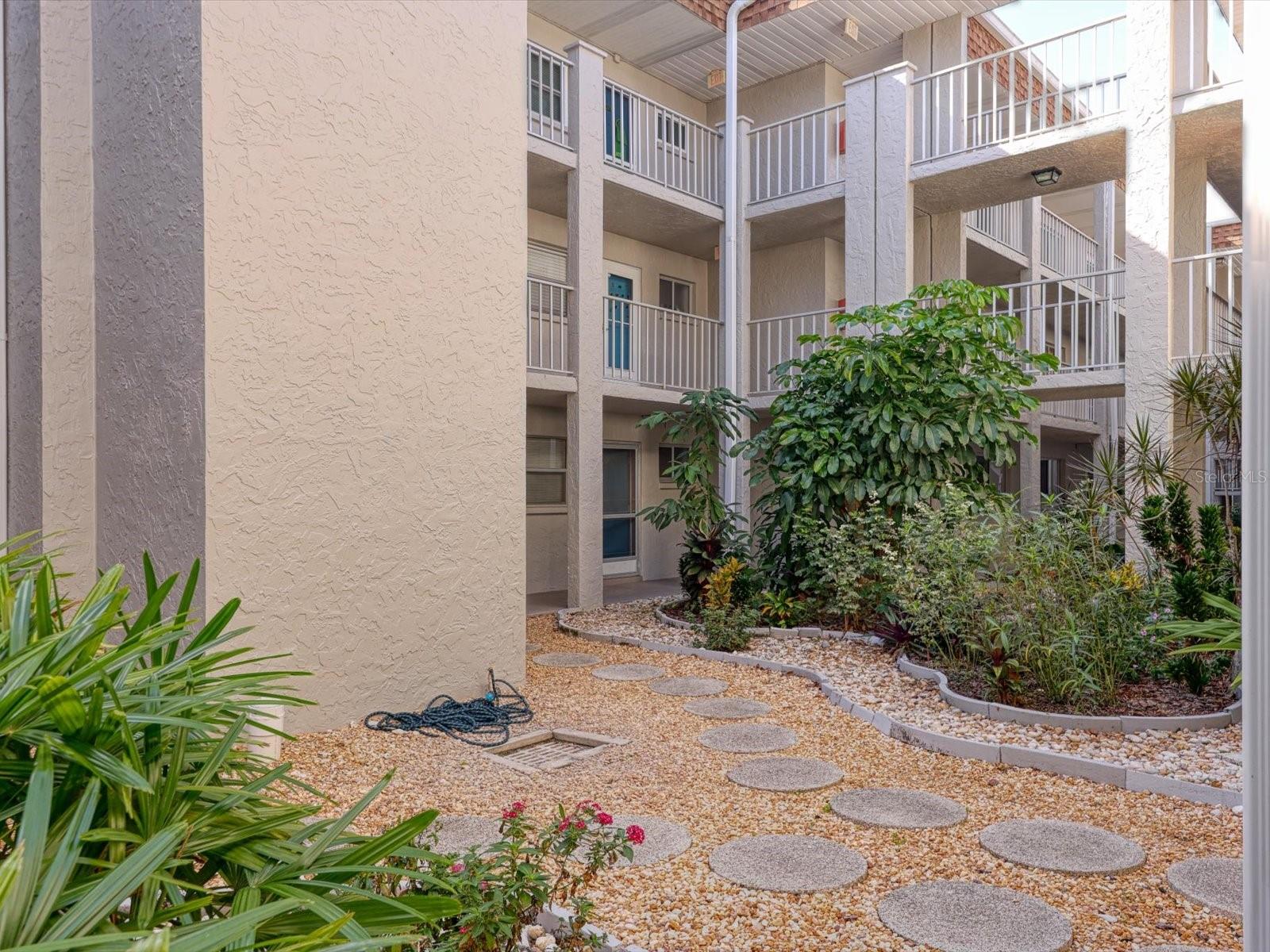 GLEN OAKS GARDEN APTS 2 - Residential
