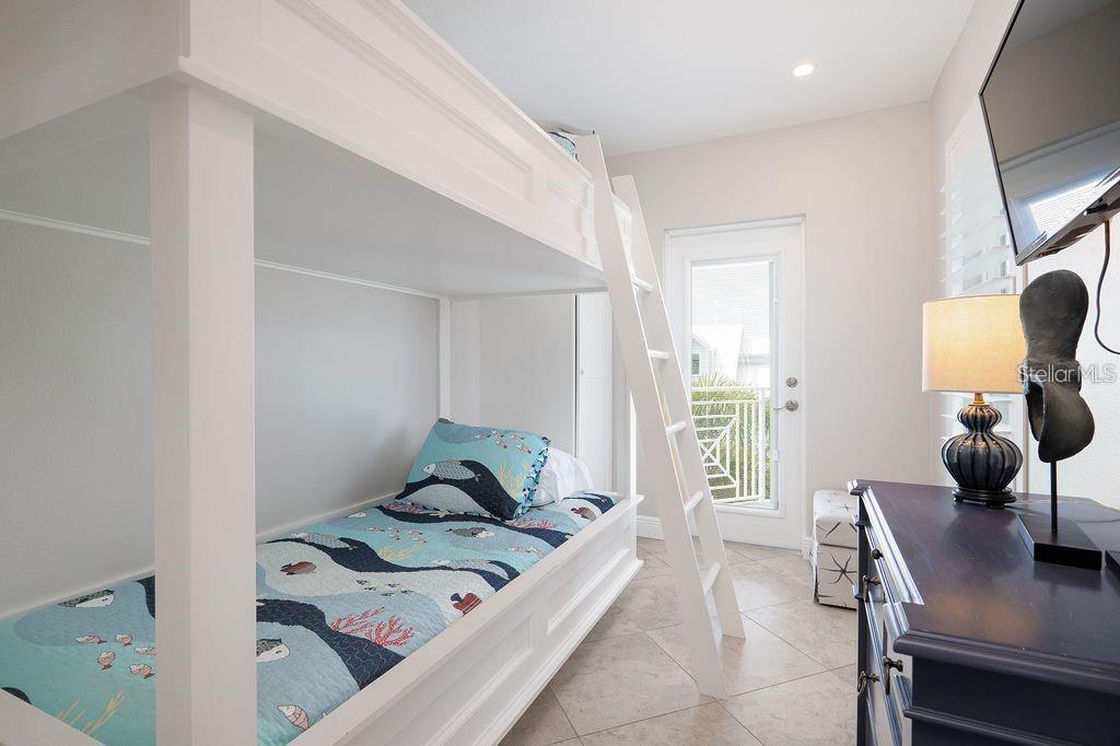 THE VILLAS ON 50TH STREET - Residential