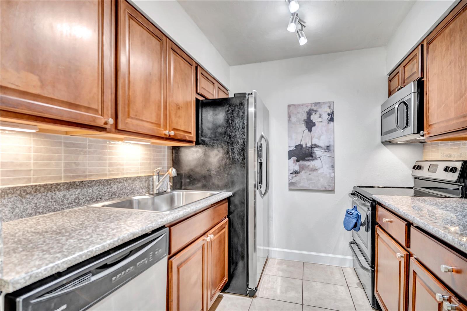 BAYSHORE LANDINGS A CONDOMINIU - Residential