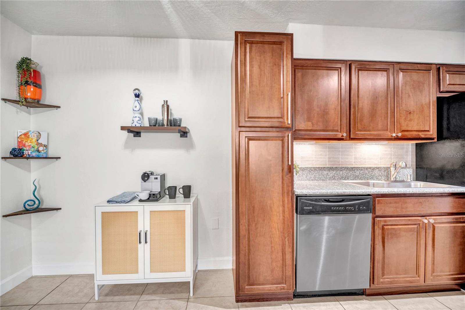 BAYSHORE LANDINGS A CONDOMINIU - Residential