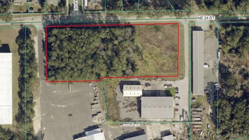 3.66± acre industrial development site located within the City of Ocala and zoned M-1 Light Industrial, allowing for a wide variety of industrial and commercial uses.
Strategically positioned along NE 24th Street near NE 36st Avenue, the property offers excellent connectivity to US 301, US 441, SR 40, Downtown Ocala, and Interstate 75, providing efficient access throughout Ocala and Central Florida. The surrounding area is well established with industrial, warehouse, and service-related users, making this an ideal location for owner-users, developers, or investment groups seeking a functional in-dustrial site with strong transportation access and future development potential.